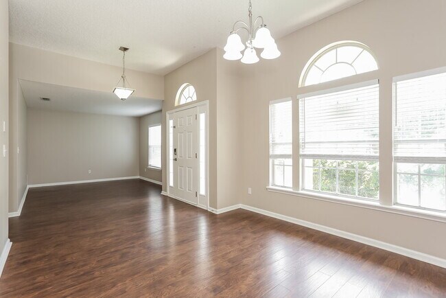 Foto del edificio - 14011 Crestwick Dr W