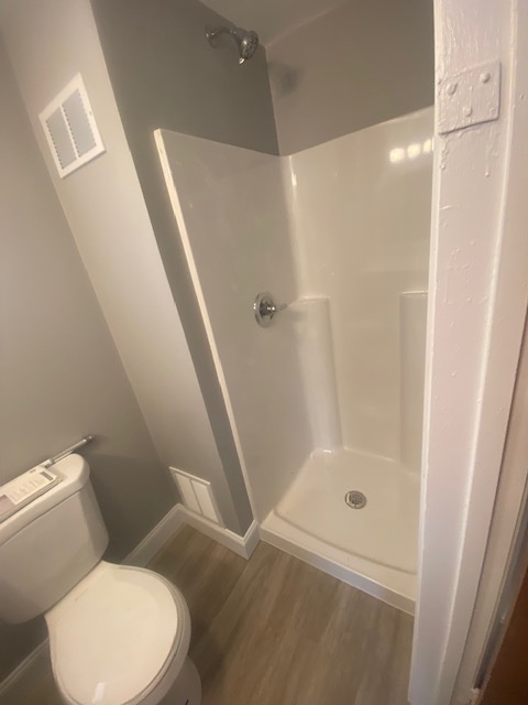 Shower - 1105 Rutger St