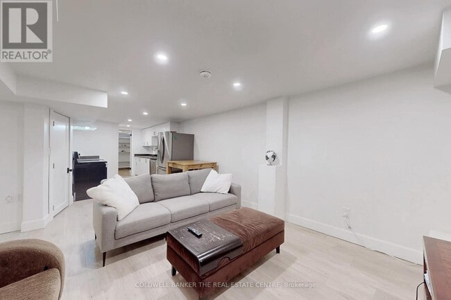 Building Photo - 32 Hollingshead Dr