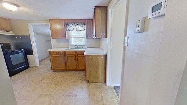 Building Photo - Charming Single Family Home