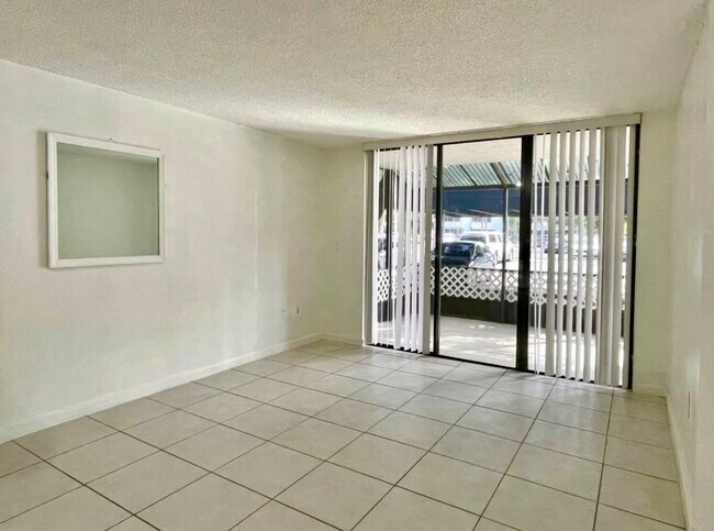 Foto del edificio - 8305 SW 152nd Ave