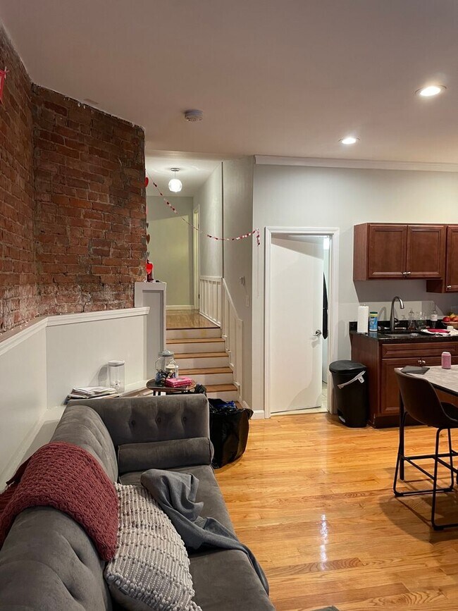 Foto del edificio - NEW 3 BED LISTING IN THE NORTH END!!!