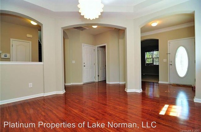 Foto del edificio - 6118 Stone Porch Rd