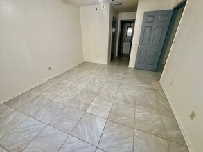 Building Photo - 220 Marigny Cir