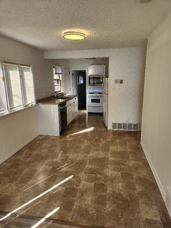 Foto del edificio - 1400 Woodlawn Beach