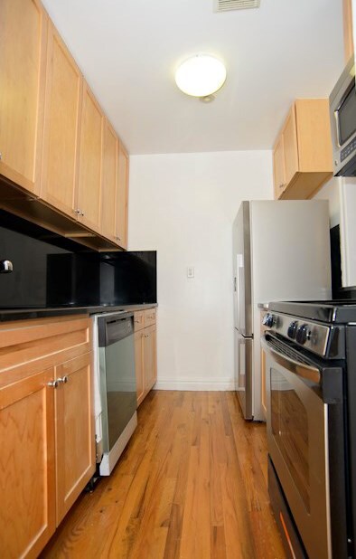 Primary Photo - 34 W 54th St