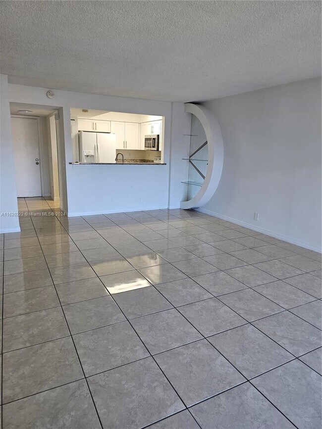 Building Photo - 8475 SW 156th Ct