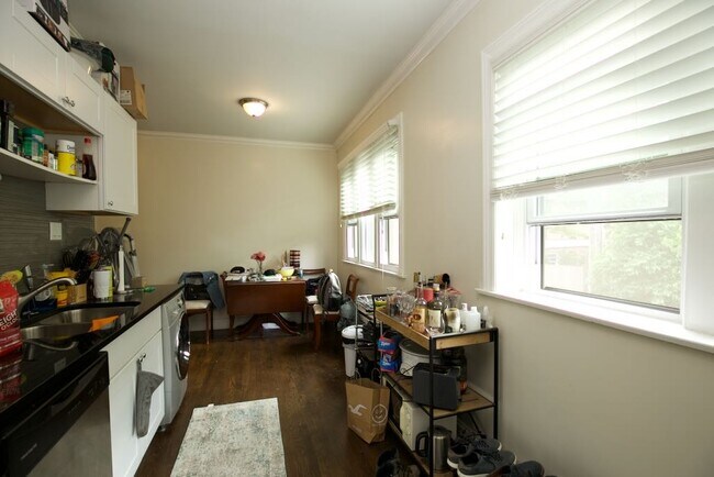 Building Photo - 1130 Maple