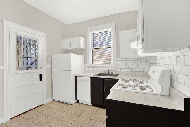 Photo - Beautiful renovated 1 bedroom in the heart... Apartment