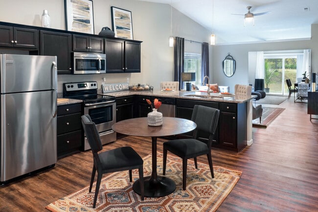 Planos de planta abiertos y patios personales - Redwood Pataskala