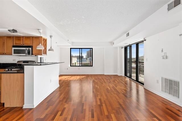 Foto del edificio - 700 1st St