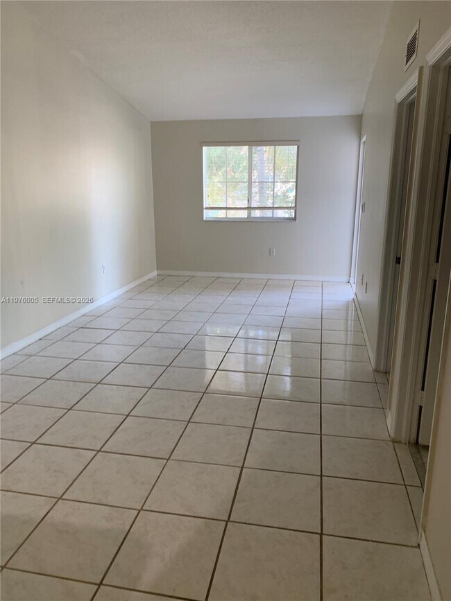 Foto del edificio - 1250 SE 29th St