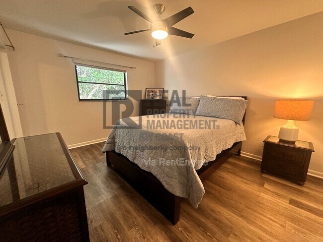 Foto del edificio - 28100 Pine Haven Way