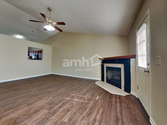 Foto del edificio - 691 Maxwell Ct