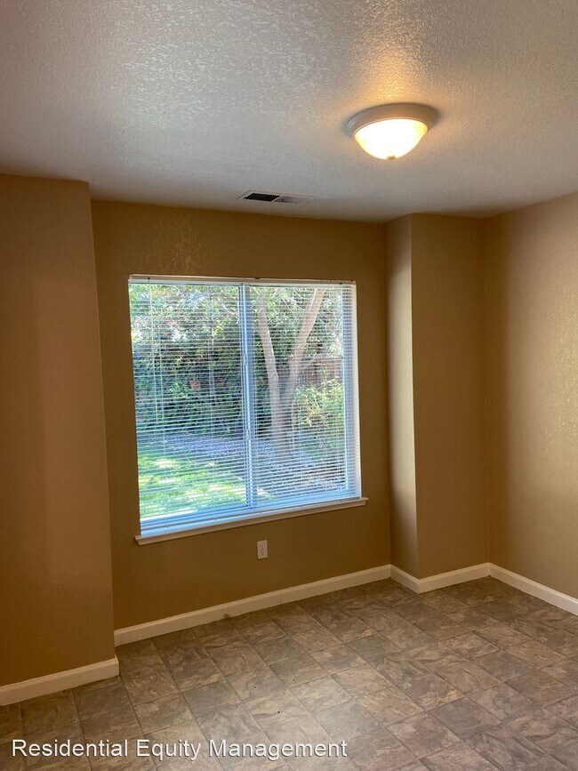 Building Photo - 3 br, 2.5 bath House - 2700 San Marcos Court