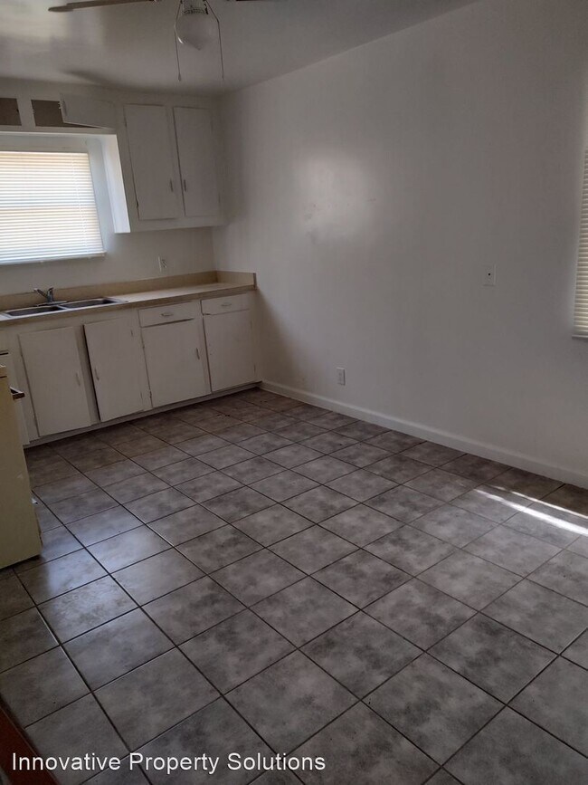 Building Photo - 2 br, 2 bath House - 421 Bazoobuth