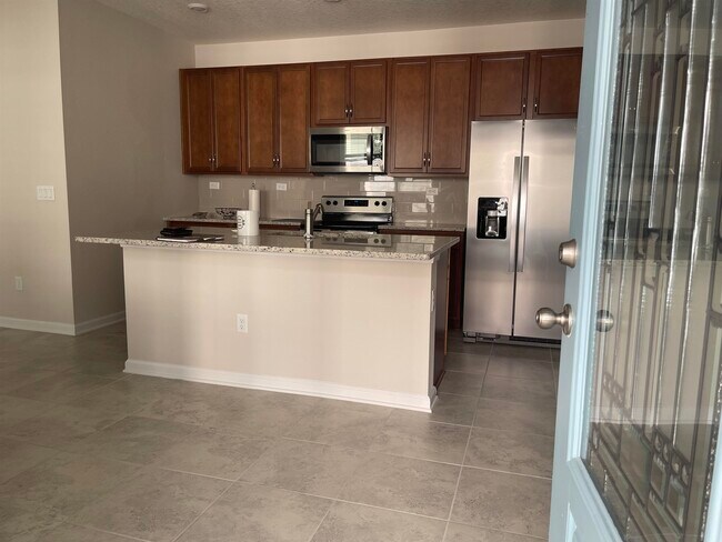 Foto del edificio - 166 Modesto Dr