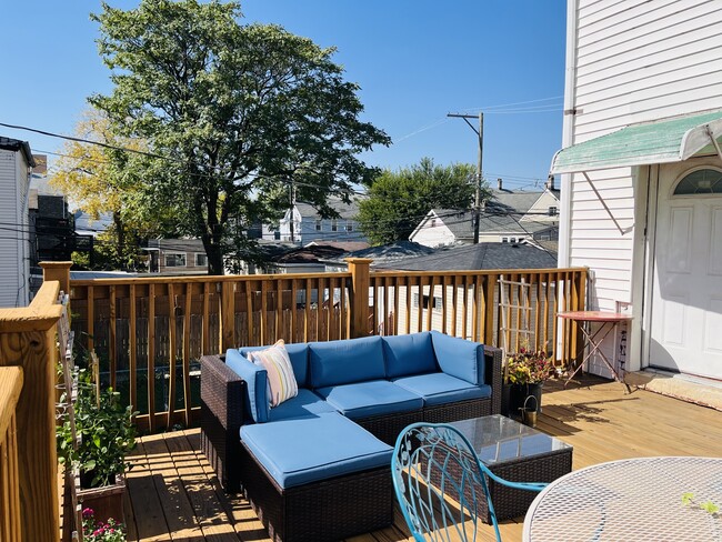 Front deck (another angle) - 2318 W 19th St