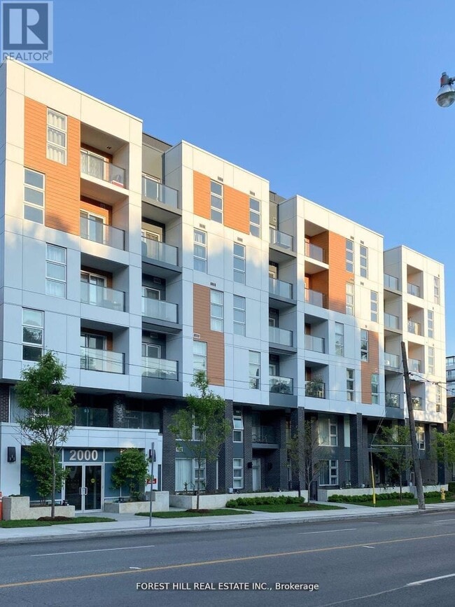Building Photo - 2000 Bathurst St