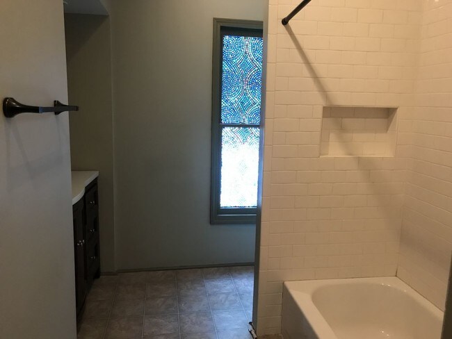 Building Photo - Cute Cottage in College Hill Two bedroom