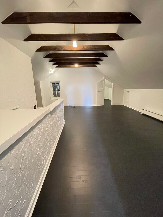 Estudio de tercer nivel con espacio de estar y dormitorio flexible - 25 E Baltimore St