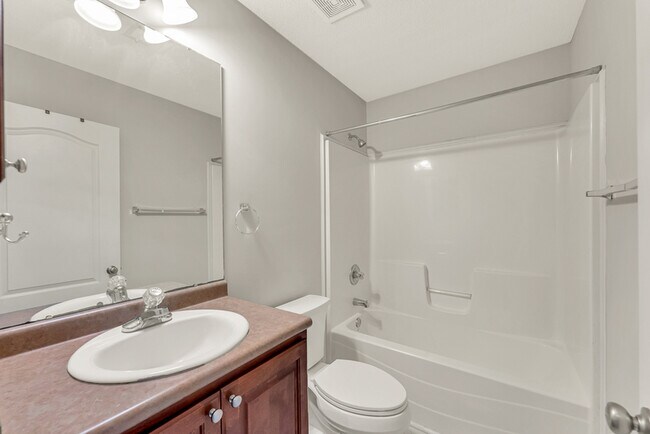 Foto del edificio - 211 High Green Dr