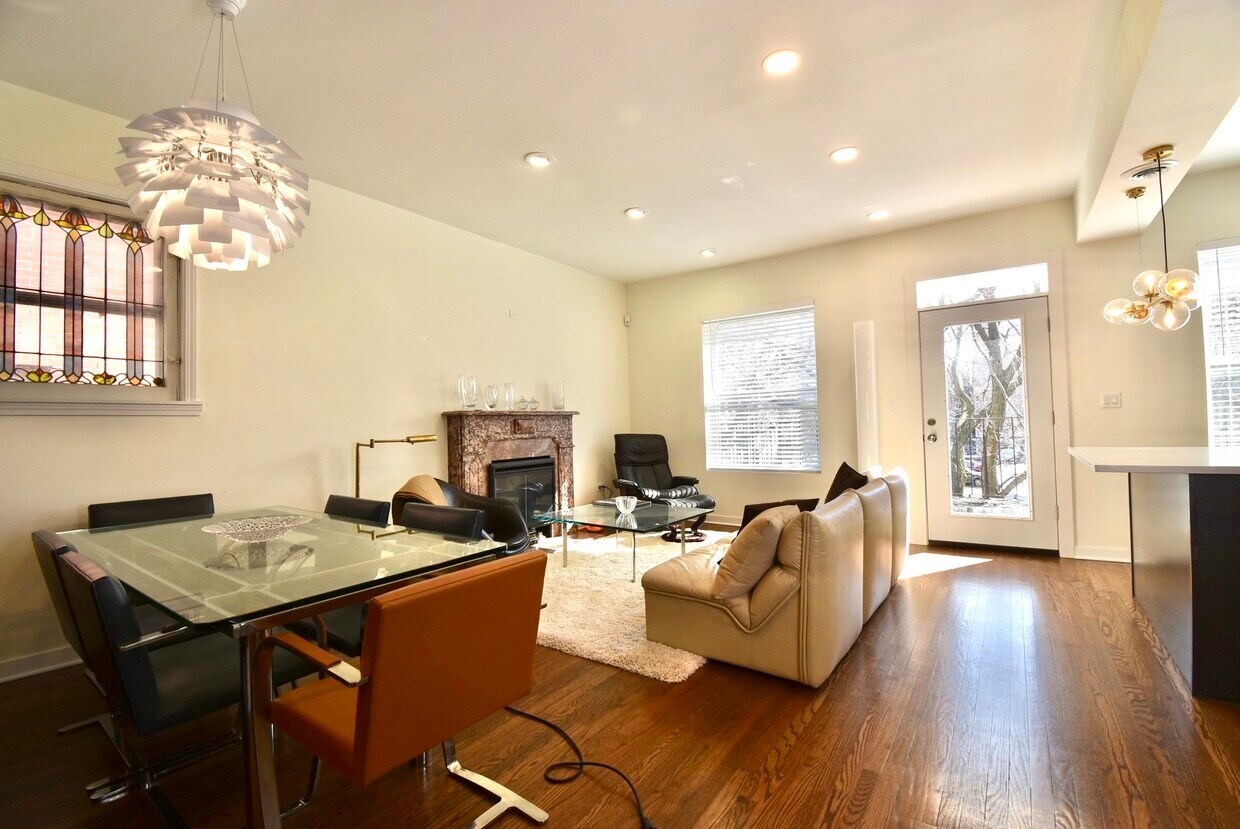 Living / Dining room - 5638 N Winthrop Ave