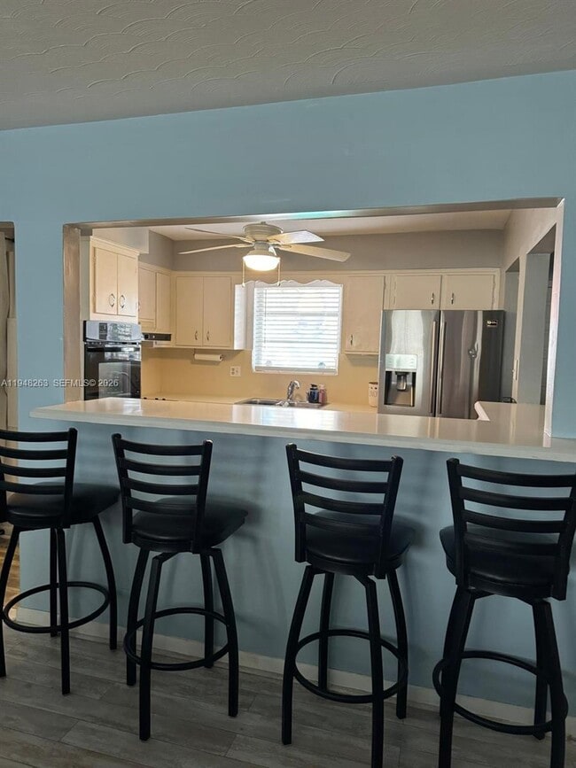 Foto del edificio - 4820 SW 11th Ct