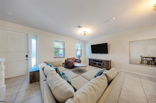 Building Photo - 5110 Eucalyptus Dr