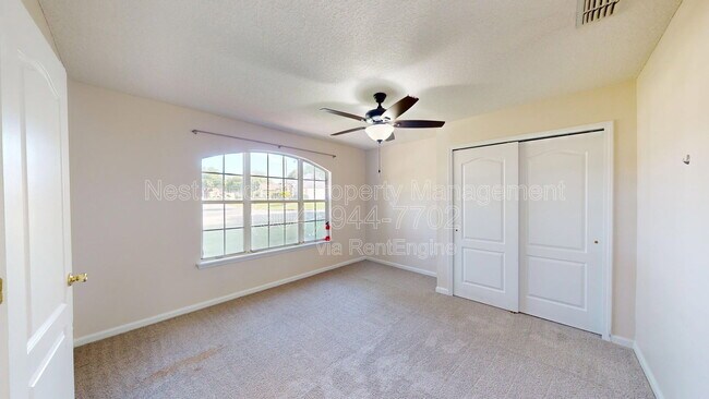 Foto del edificio - 5731 Rainbow Lake Dr N