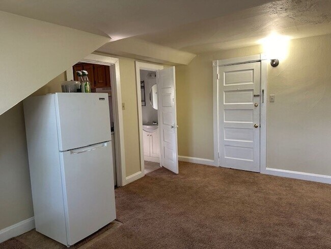 Foto del edificio - 3rd Floor 1 Bed 1 Bath Apt Located In Susq...