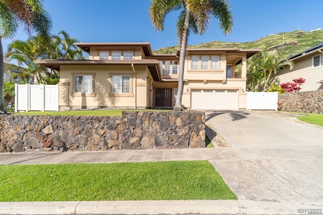 Building Photo - Exclusive 3,081 SQ FT 4BR, 2.5BA House in ...