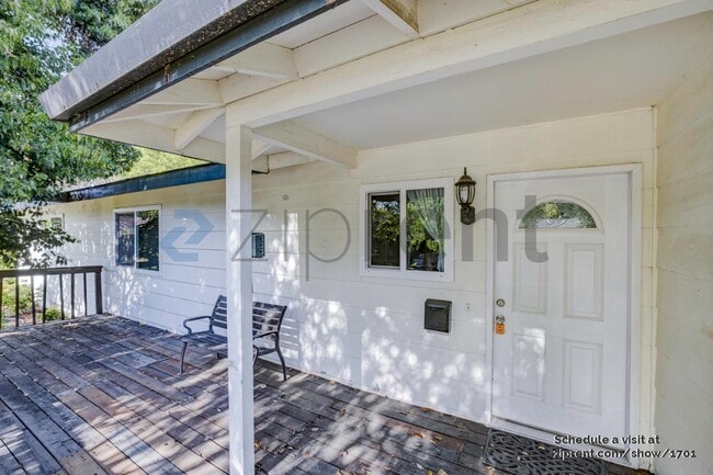 Building Photo - 950 Pecan Pl