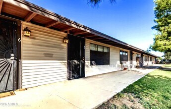 Building Photo - 7508 W Orangewood Ave