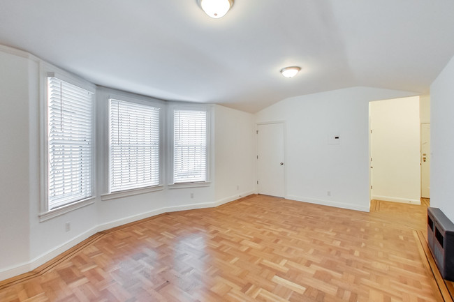 Building Photo - 915 Pierce