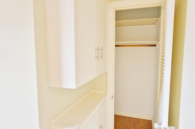 Foto del edificio - 3110 Greenbriar Dr