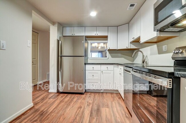 Photo - 704 Stonybrook Dr House