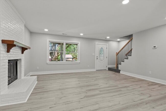 Building Photo - 233 Pine Ridge Rd