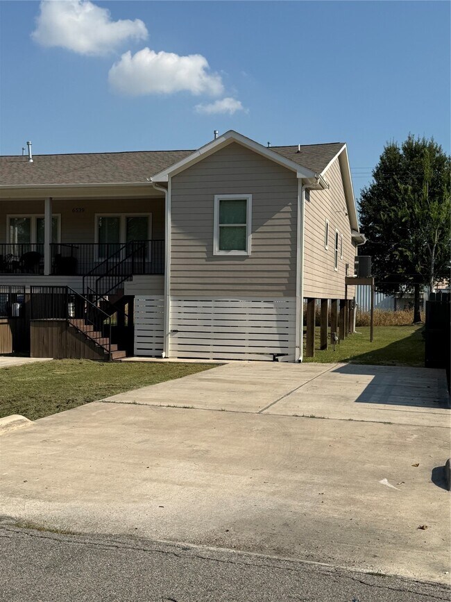 Foto del edificio - 6539 Crestford Ln