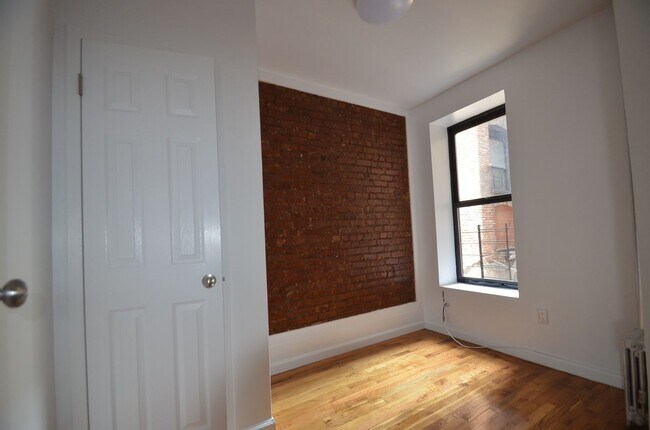 Building Photo - 516 W 136th St