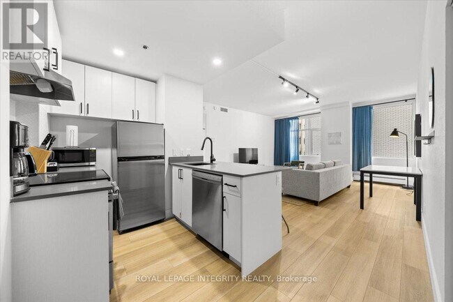 Photo du bâtiment - 161 Laurier Ave W