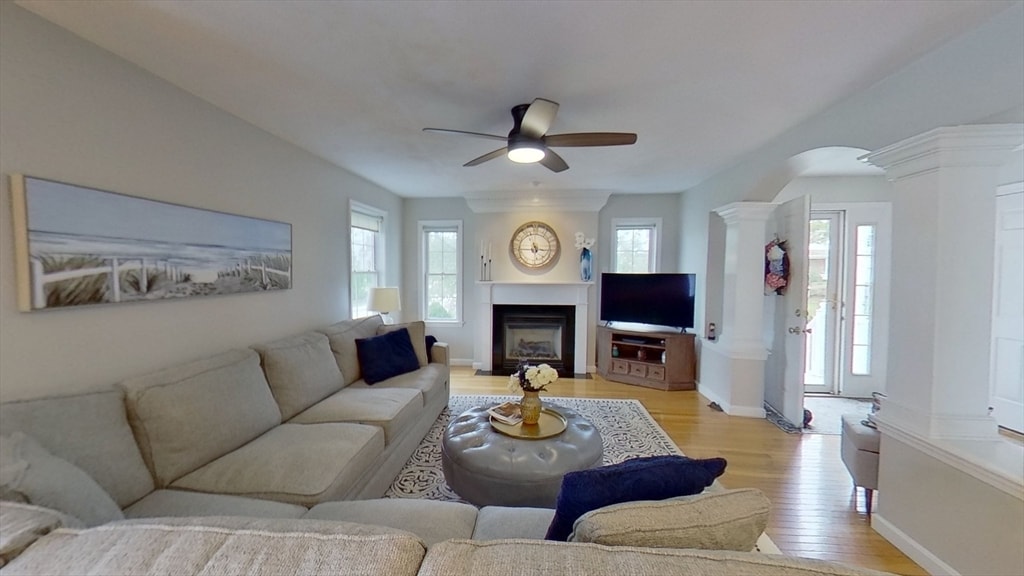 Primary Photo - 206 Tamarack Ln