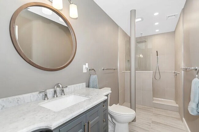 second bathroom - 17 Kearney Sq