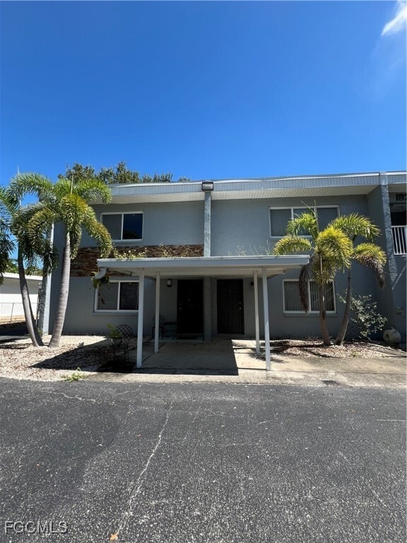 Building Photo - 1825 Oak Ln