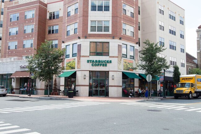 Foto del edificio - The Regis Montclair