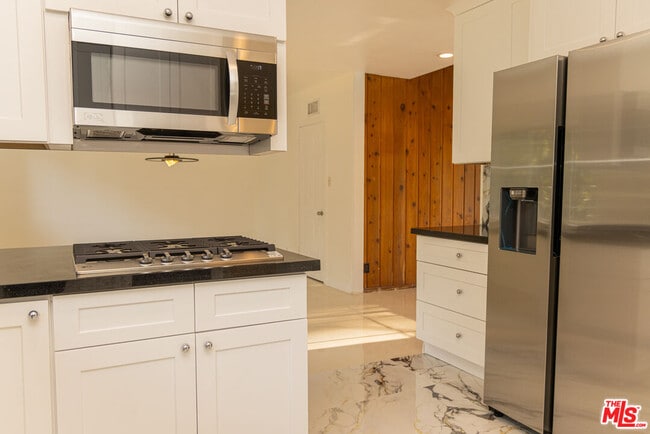 Foto del edificio - 5604 Valley Circle Blvd