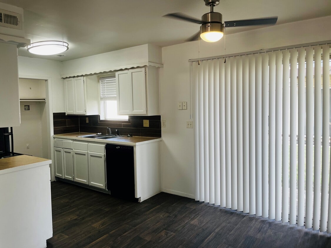 Golf Park - 2414 S Glendale St Wichita, KS 67210 | Apartments.com, image size:1125x844