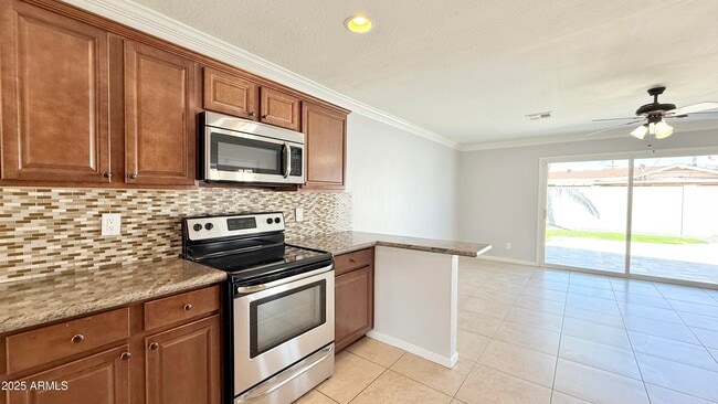 Foto del edificio - 8608 E Vernon Ave