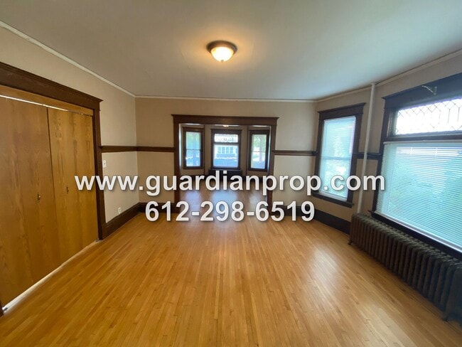 Building Photo - 709-711 Jessamine Ave E