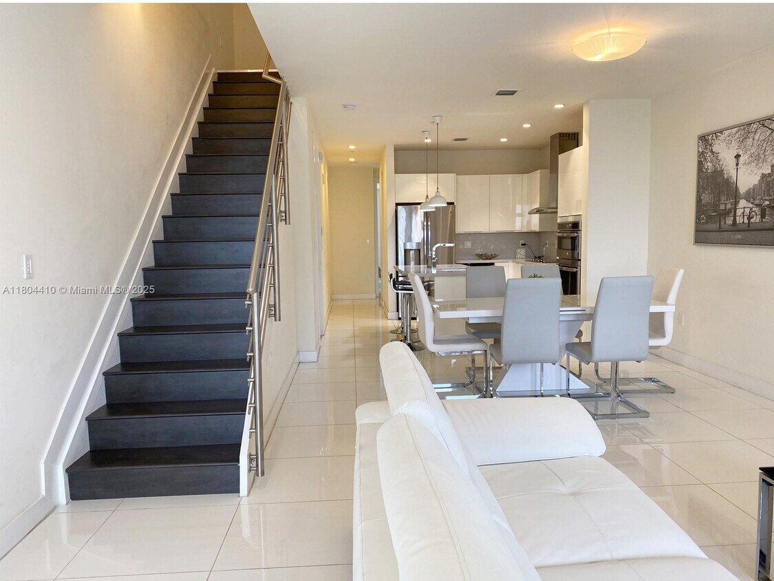 Foto principal - 10220 NW 63rd Terrace